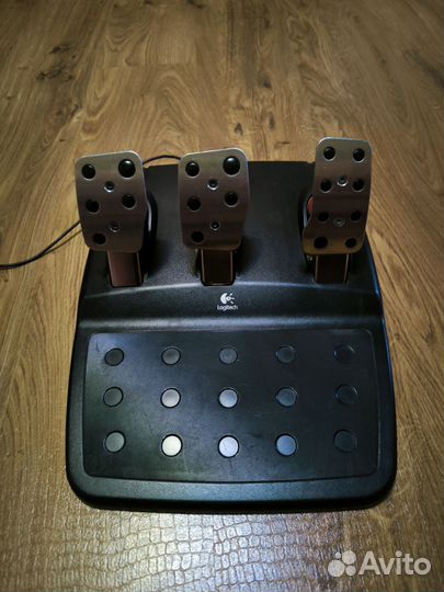 Игровой руль logitech