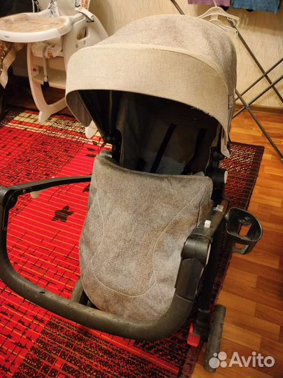 Прогулочная коляска с реверсивным блоком