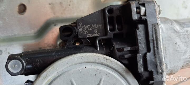 Стеклоподъемник Митцубиси Паджеро 4