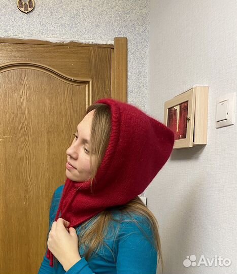 Капор малиново- красный в наличии