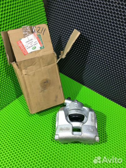 Суппорт перед прав Land Rover Freelander2 LR007200