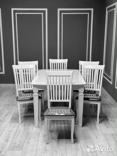 В наличии стол