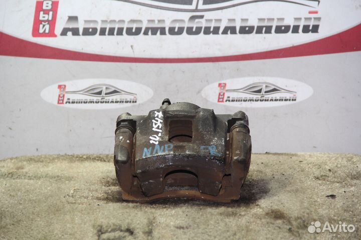 Суппорт перед право c Toyota Raum NCZ20 1NZ-FE