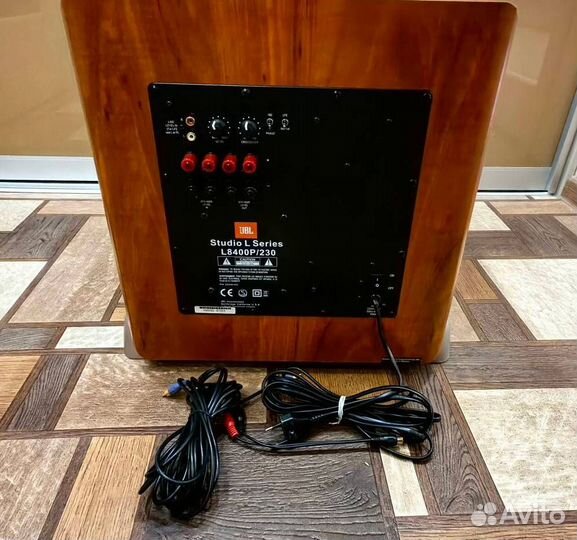 Звуковой агрессор JBL Studio L 8400P