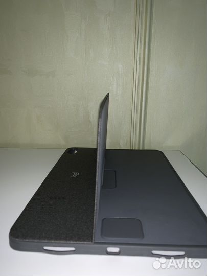 Чехол-клавиатура Logitech Combo Touch iPad Air 4