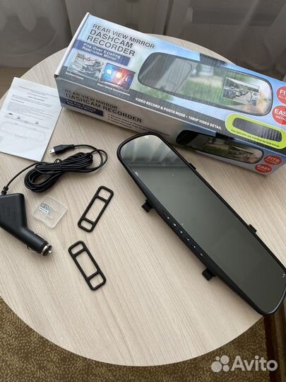 Автомобильный видиорегистратор-зеркало