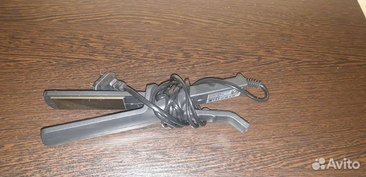 Выпрямитель для волос новый