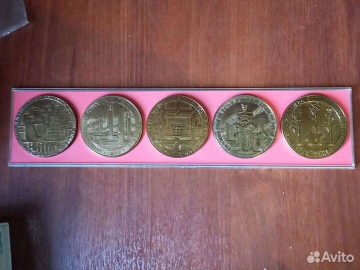 Настольная памятная медаль