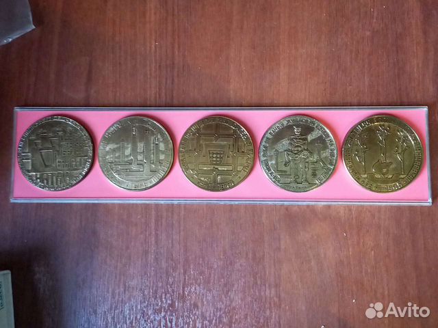 Настольная памятная медаль