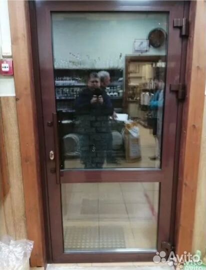 Дверь алюминиевая входная