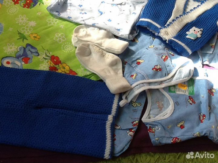 Одеяло теплое и Одежда на новорождённого