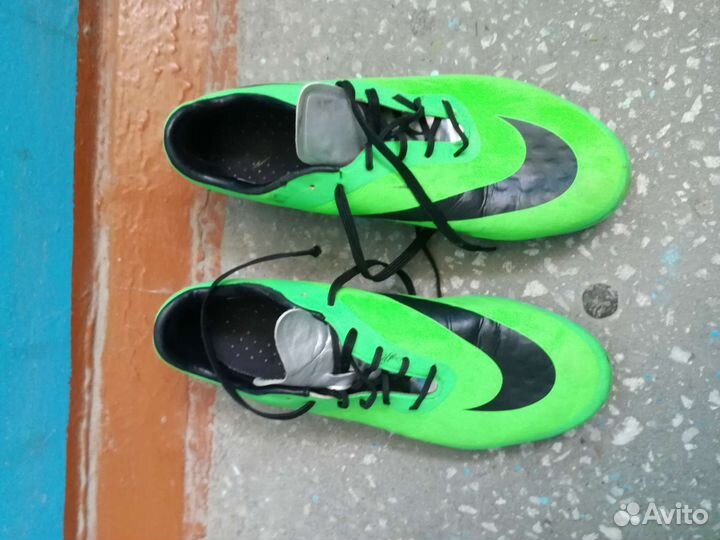 Футбольные бутсы nike