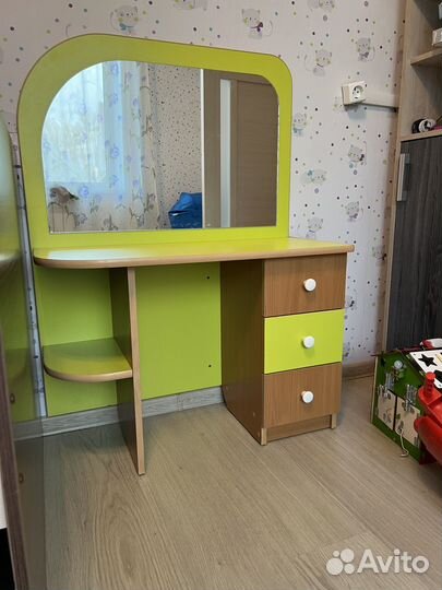 Трюмо с зеркалом детское