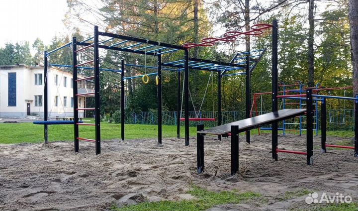 Уличный спортивный комплекс