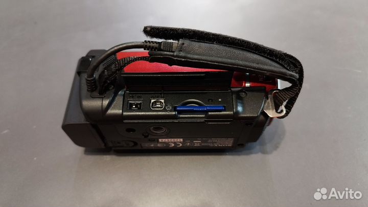 Цифровая видеокамера Sony HDR-CX200E