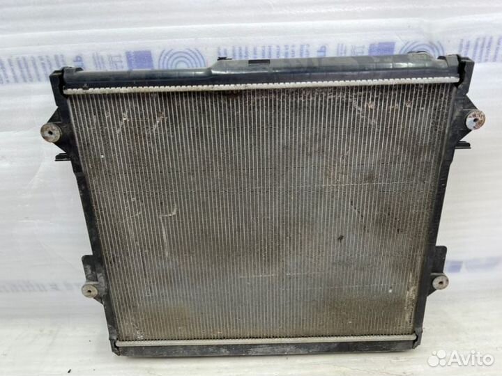 Радиатор охлаждения Toyota Land Cruiser 200