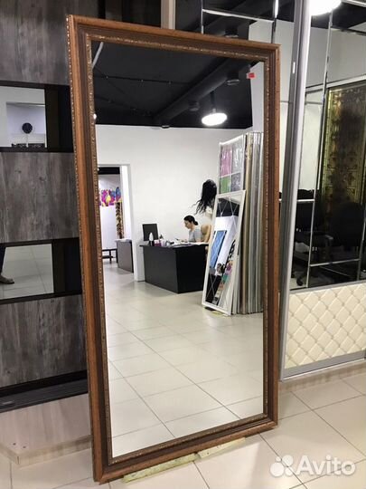 Зеркало в деревянном багете 1950х1000
