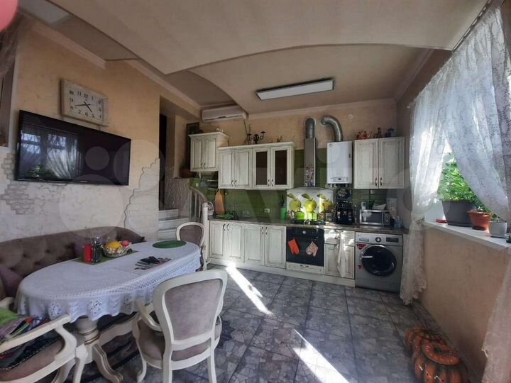 3-к. квартира, 110 м², 1/3 эт.