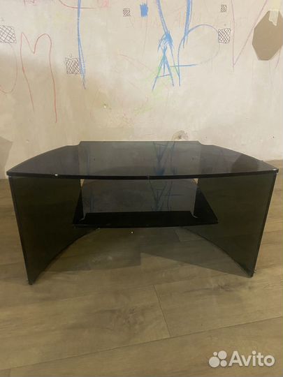 Столик стеклянный под телевизор