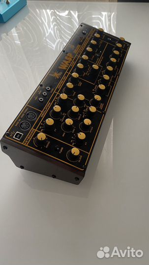Behringer wasp Deluxe