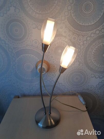 Бра и настольный светильник, люстра потолочная