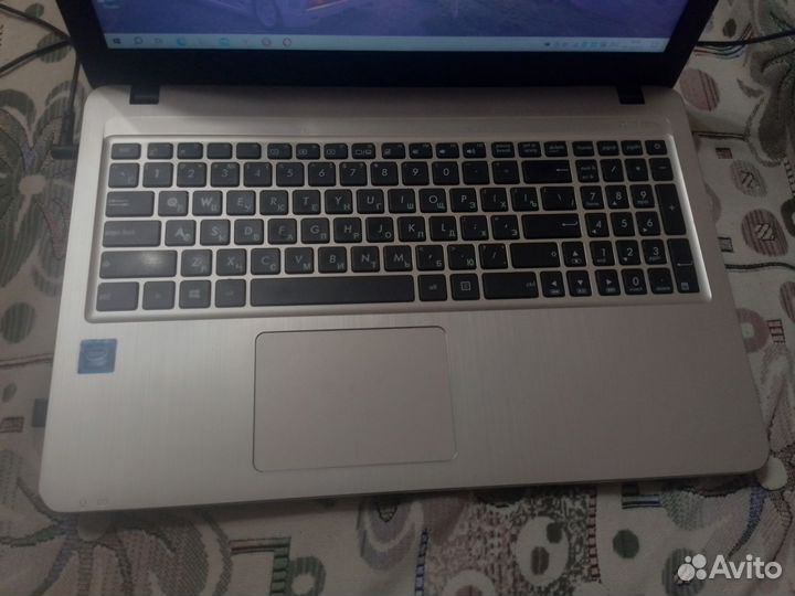 Ноутбук asus