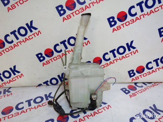 Бачок омывателя toyota premio ZZT240, AZT240, NZT2