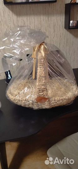 Корзина плетеная подарочная