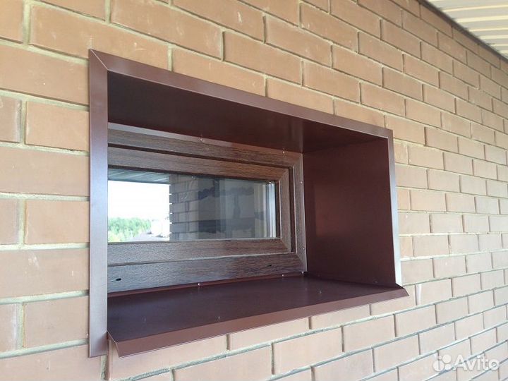 Металлическое обрамление окна