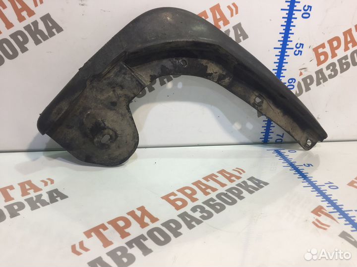 Шкода Октавия Брызговик передний левый