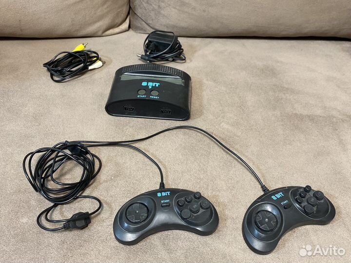 Игровая приставка 8 bit
