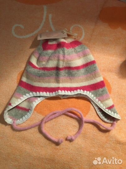 Шапочки новые 52-54