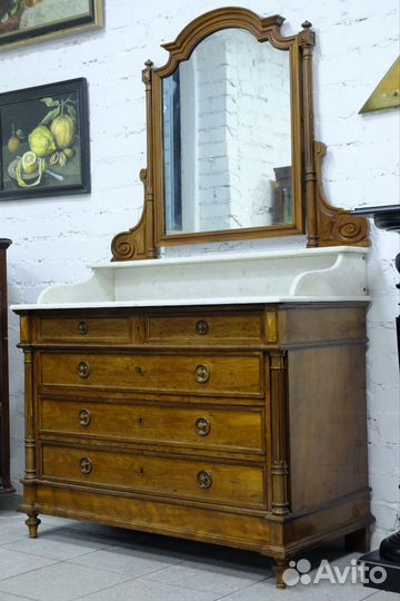 Антикварный комод с зеркалом