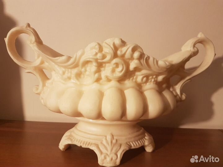 Ваза и статуэтка