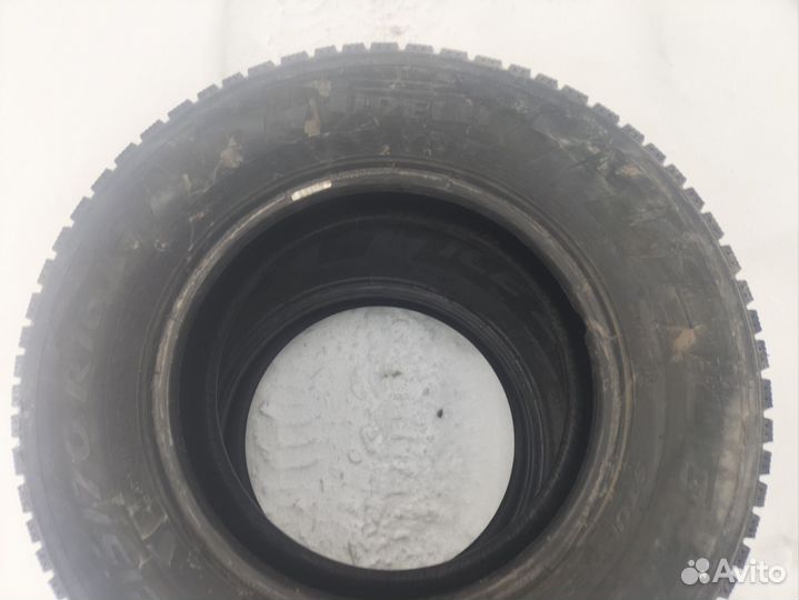 Pirelli Ice Zero 215/70 R16