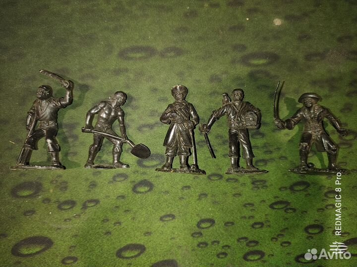 Игрушки солдатики