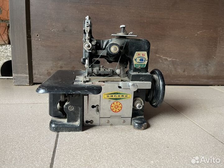 Швейная машинка оверлок