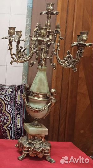 2 бронзовых подсвечника и одни часы с малахитом