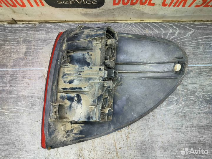Фонарь задний левый для Dodge Caravan 4