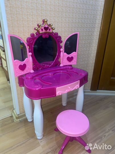 Туалетный столик для девочки