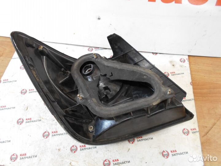 Фонарь задний правый Toyota Altezza