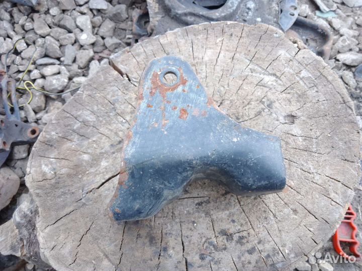 Кронштейн двигателя, кпп Mitsubishi Galant 8