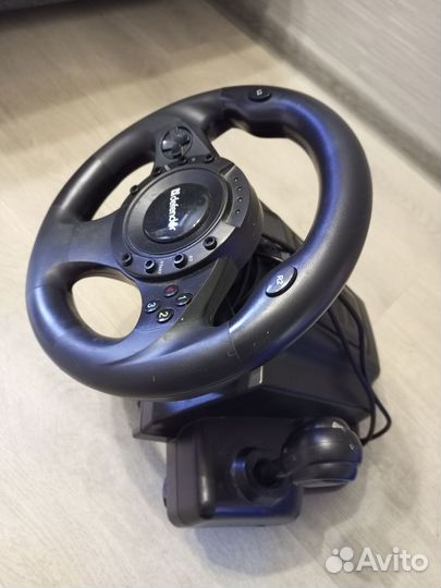 Игровой руль с педалями