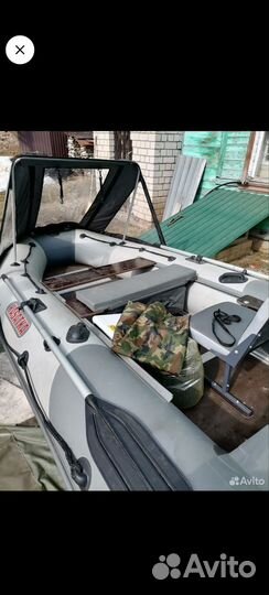 Лодка Посейдон 385 Марине