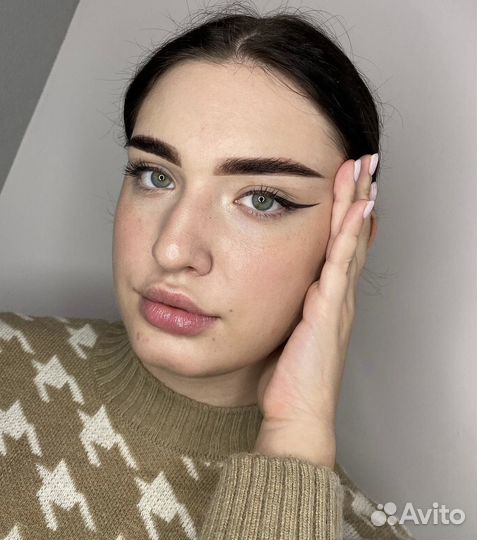 Мастер бровист