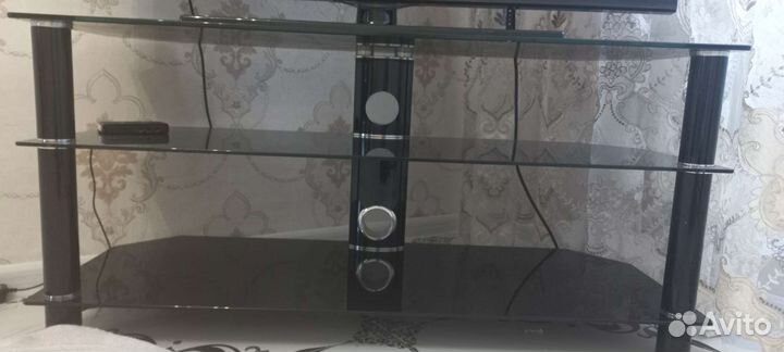 Тумбочка под телевизор стеклянная