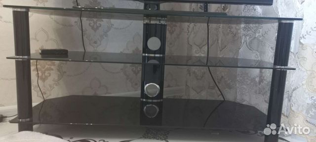 Тумбочка под телевизор стеклянная