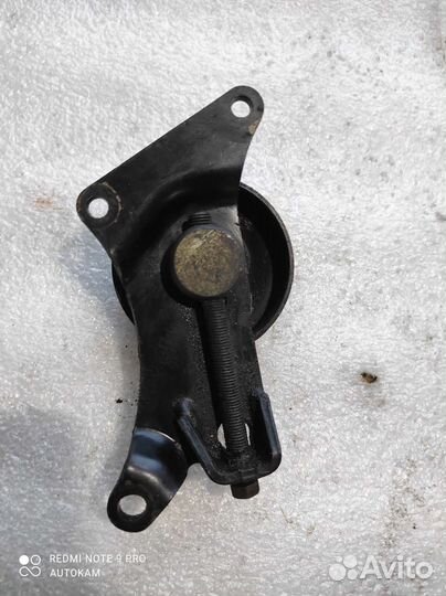 Ролик натяжной Nissan Fuga