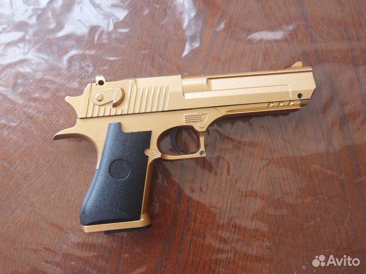 Пистолет игрушечный остался только серый