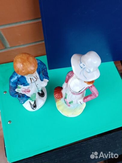 Европейский фарфор Кавалер Девушка с зонтом